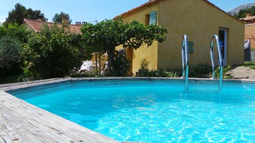 Puyloubier House | Sainte Victoire le Cabanon
