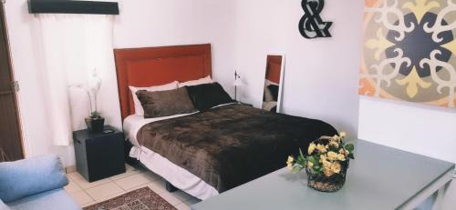 Rosarito House | Salón y habitaciones