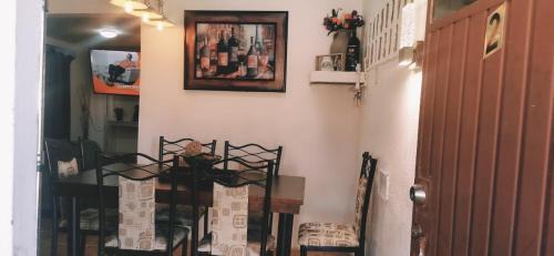 Rosarito House | Salón y habitaciones