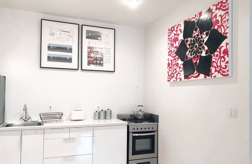 Hunters Point Apartment | SALE: Zen Artist Loft: Clean/Spacious/Fast WiFi/Free parking/washer/dryer