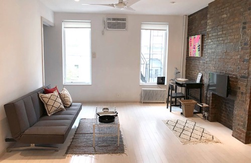 Hunters Point Apartment | SALE: Zen Artist Loft: Clean/Spacious/Fast WiFi/Free parking/washer/dryer