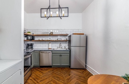 Salem Apartment | Salem Downtown Boutique 3BDRM Suite