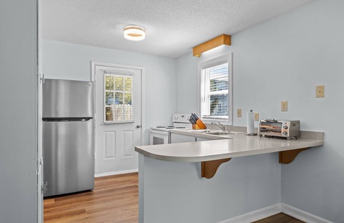 Morehead City Cottage | SALEM HARBOR COTTAGE IN MOREHEAD CITY- cozy; clean, canal view & great location!