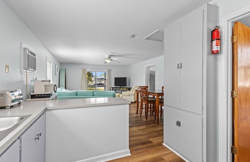 Morehead City Cottage | SALEM HARBOR COTTAGE IN MOREHEAD CITY- cozy; clean, canal view & great location!