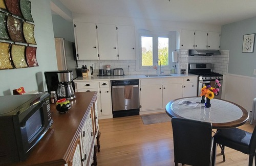 Spencer House | Salem St Waterview Retreat