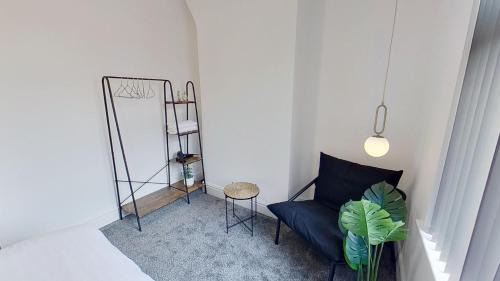 Salford House | Salford-House-Sleeps6-Parking-Garden-Wifi