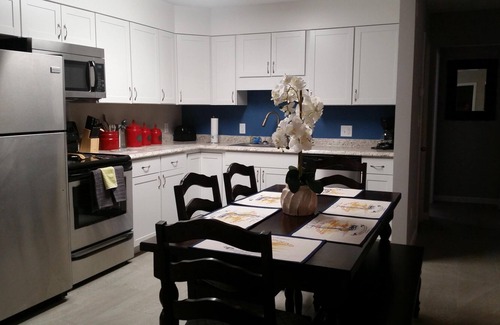 Kiska Beach House | Salior J's! Beautiful Quaint 3BR and 2 Bath house that sleeps 8, New renovation.