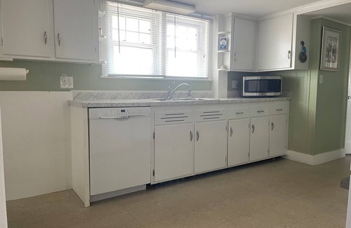 Salisbury Beach Apartment | Salisbury Beach - GREAT LOCATION/Oceanside on Desirable Atlantic Ave.