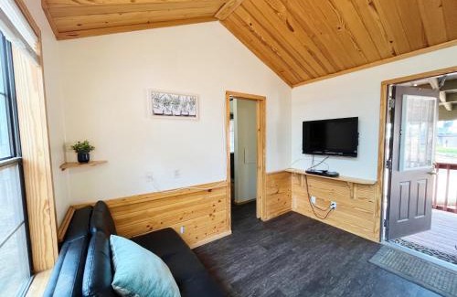 Woodland Park House | Sally's Cabin is a quaint two bedroom tiny home