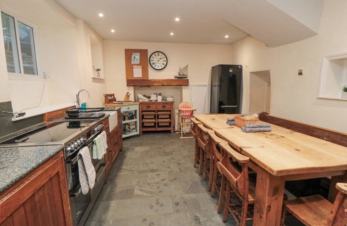 Staithes Cottage | SALMON COTTAGE, pet friendly, character holiday cottage in Staithes