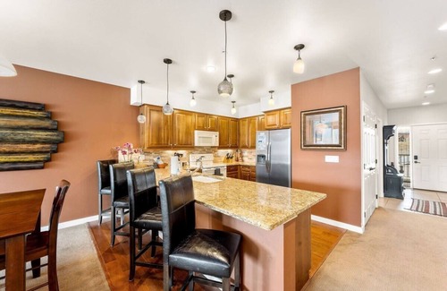 Post Falls Condo | Salmon Run Condo - Overlooking the Spokane River