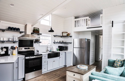 Dover House | Salt and Pepper at In The Pines Pr6264