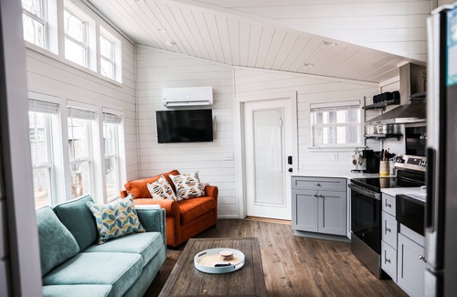Dover House | Salt and Pepper at In The Pines Pr6264