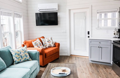 Dover House | Salt and Pepper at In The Pines Pr6264