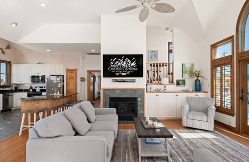 Buck Island House | Salt and Soul Cottage: Private Pool, Hot Tub, Community Pool, Close to Beach!