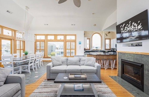 Buck Island House | Salt and Soul Cottage: Private Pool, Hot Tub, Community Pool, Close to Beach!
