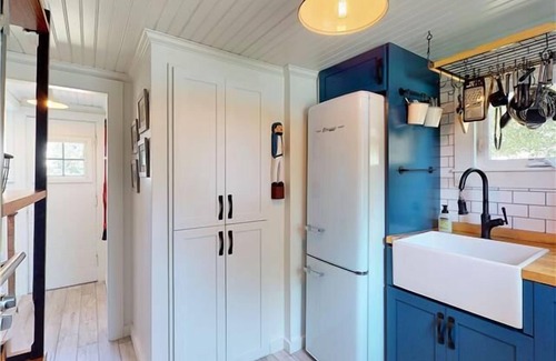 Pine Point House | Salt Box | Retro-Chic Design | Modern Luxury | Bayley Vacation Rentals