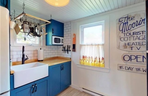 Pine Point House | Salt Box | Retro-Chic Design | Modern Luxury | Bayley Vacation Rentals