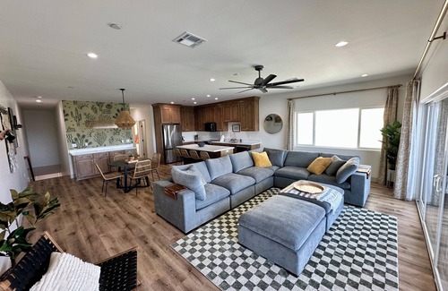 Yuma House | Salt Cedar on the Lagoon- Modern Waterfront, dock, 3 bedroom, 2 suites, 4 bath