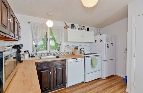 Gloucester House | Salt Island Views: 4-Season Beach House