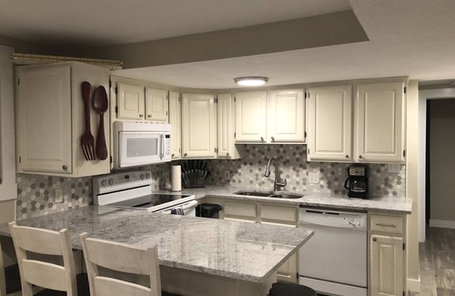 Cottonwood Heights House | Salt Lake City Cottonwood Heights Apt. 3 bed 1 Bath Great Ski Spot Sleeps 6
