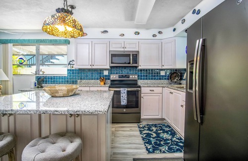 Coury House | Salt & Seaglass- Porch, Dock, Pool Club. Sept 28 - Oct 10 Open & Big discount