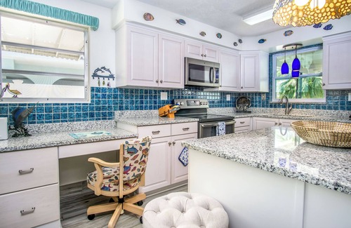 Coury House | Salt & Seaglass- Porch, Dock, Pool Club. Sept 28 - Oct 10 Open & Big discount