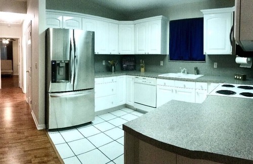 Davie House | Salt Water Pool, BBQ, 18 mins to Hollywood Beach, 15 mins to FFL, 25 mins to MIA