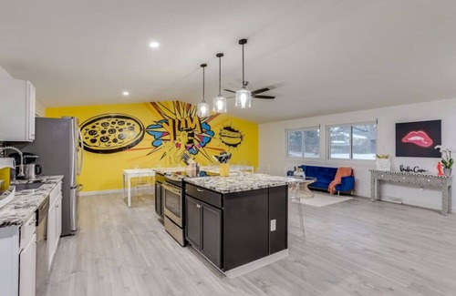South Westminster House | Salt Water Pool | Hot Tub | Karaoke | Mini Putt