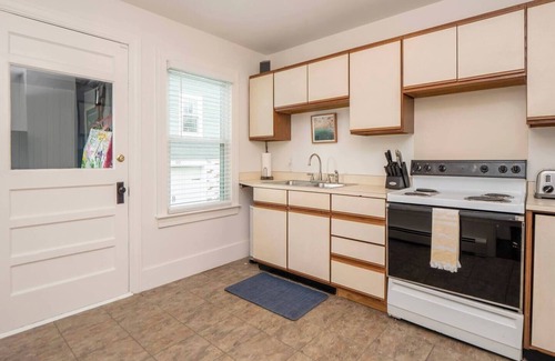 Newport East House | Saltwater Beach Cottage