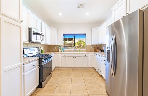 Desert Hot Springs House | Saltwater Pool, Spa, Firepit, GameRoom @MariamsBnb