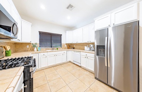Desert Hot Springs House | Saltwater Pool, Spa, Firepit, GameRoom @MariamsBnb
