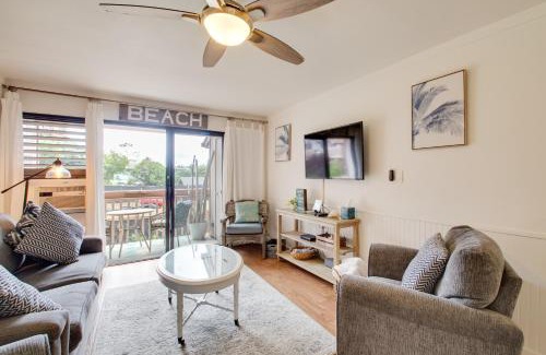 Nawiliwili Apartment | Saltwater Pool Access Lihue Gem Near Bar and Grill!