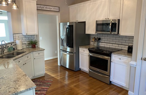 Myrtle Grove House | Saltwater Pool-Hottub-4 BR 3 BA-King beds-7 miles to the Beach!