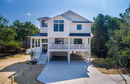 Whalehead Beach House | Saltwater Pool Outdoor Bar & 5 Min Walk to Beach