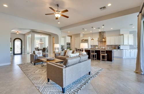 Estrella Mountain Ranch House | Saltwater Pool & Swim-Up Bar: Goodyear Oasis!
