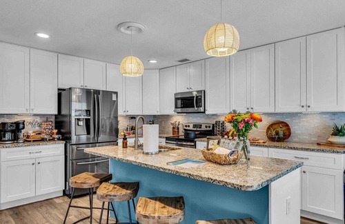 Whitfield House | Saltwater Siesta 4BD Saltwater Pool Home near Beaches w/Game Room & Arcade