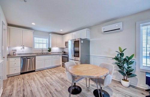 Surf City Apartment | Saltwater Suites, 108 King 1st Floor