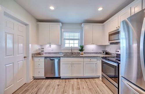 Surf City Apartment | Saltwater Suites, 108 King 1st Floor