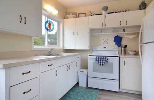 Waldport Apartment | Salty Crab & Seahorse - Ocean View