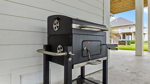 Galveston House | Salty Seabass 4BR Seaside Escape