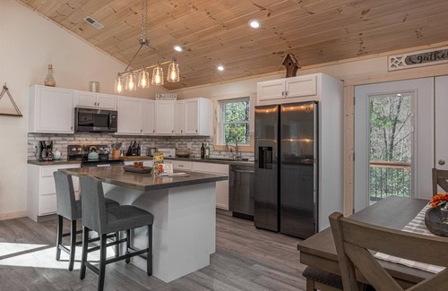 Saluda House | Saluda Creek Cottage, secluded, Great Wifi
