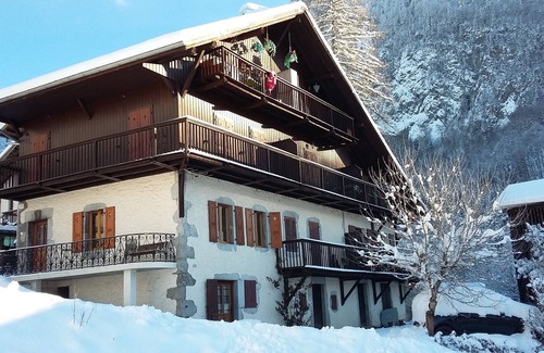 Samoens Apartment | SAMOENS-Bel Apartment-4 persons ds a traditional Savoyard chalet-Expo SOUTH