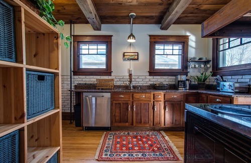 Penn Yan House | Sampson House: historic town house on Main St, walking distance to shops