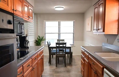 Universal City House | San Antonio: Fully Furnished 4BR Perfect for FAMS!