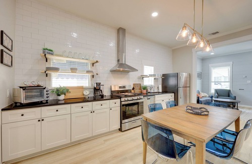 Southtown House | San Antonio Home 2 Mi to Dtwn, Swim Spa!