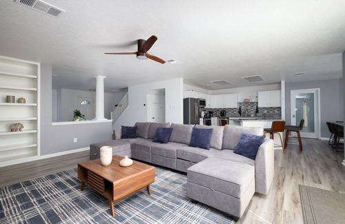 Stone Oak House | San Antonio’s #1 Group Stay! 16 Guests. Hot Tub + Pool + Games+ Fire Pit Lounge