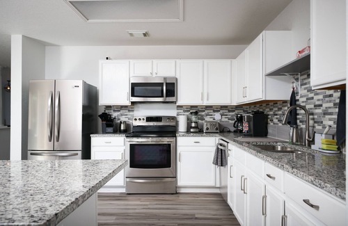 Stone Oak House | San Antonio’s #1 Group Stay! 16 Guests. Hot Tub + Pool + Games+ Fire Pit Lounge