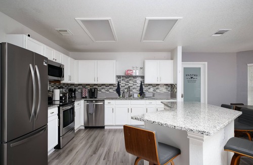 Stone Oak House | San Antonio’s #1 Group Stay! 16 Guests. Hot Tub + Pool + Games+ Fire Pit Lounge