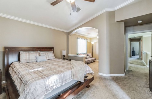 Far North Central House | San Antonio Serenity: 23 Min To Six Flags Sleeps 10, 3-Bedroom/2.5Bath